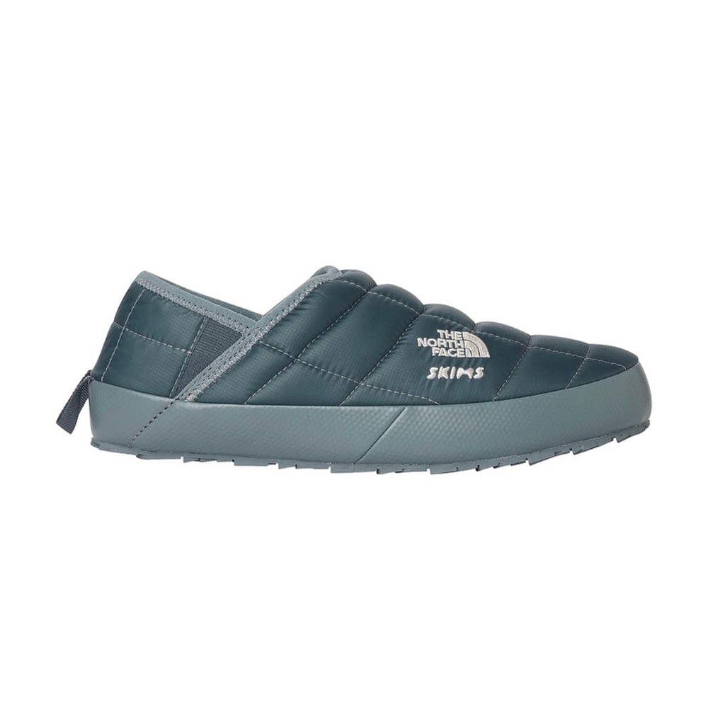 NORTH FACE X SKIMS Thermoball Traction Mule in KYANITE (Size: 9)